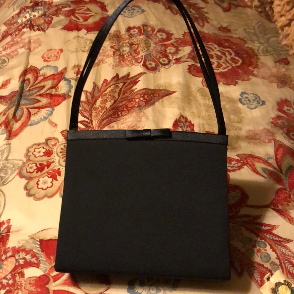 black tote